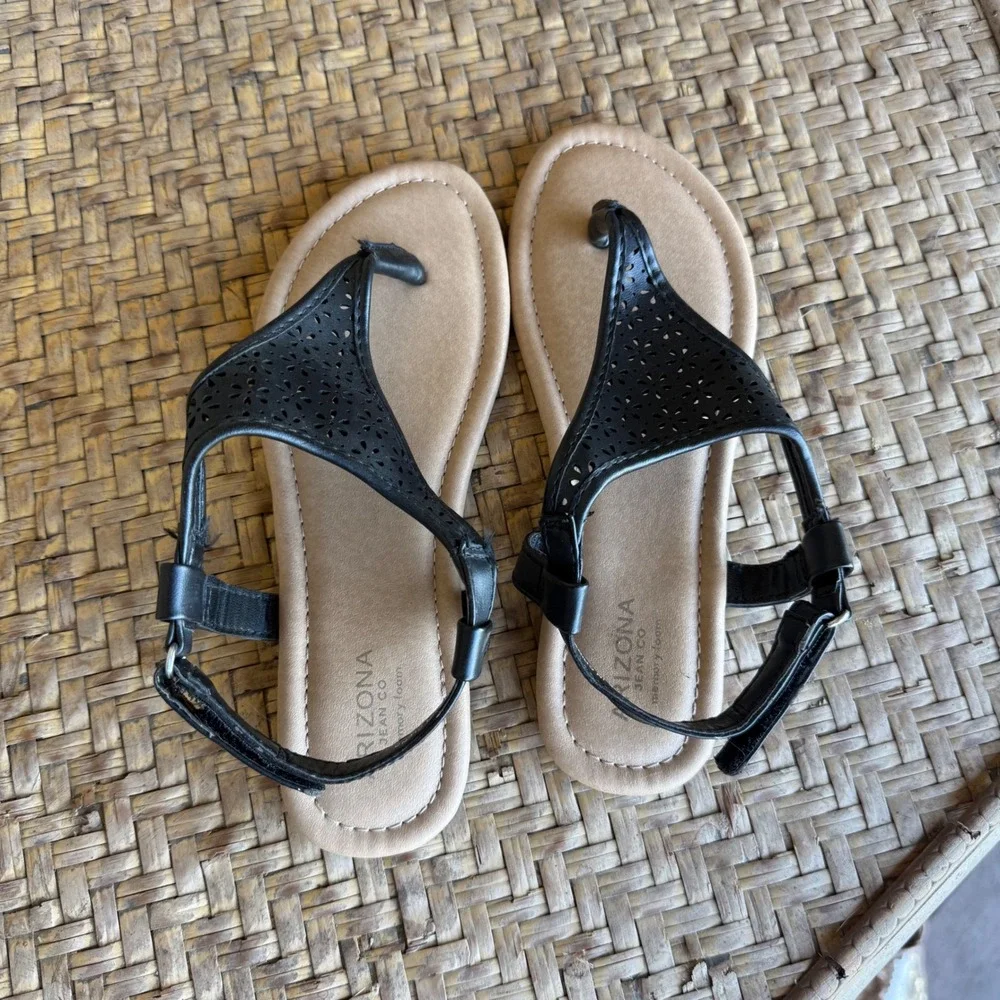 Arizona Boho Floral Sandals Cameron II Girls 4 Black Laser Cut Ankle Strap Flat